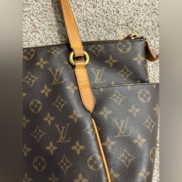 Authentic Louis Vuitton Totally PM 2009 - Picture 11 of 16